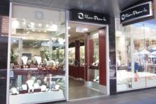201104_raw_pearls_rm_shopfront